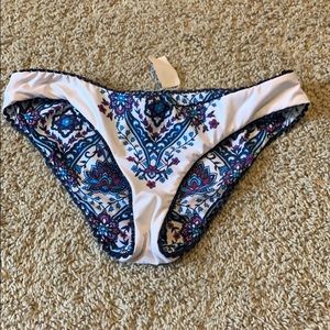 Reversible bottoms. Size large.